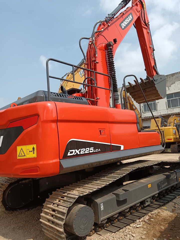 DOOSAN DX225 LCA DX 225 LC - 9C - Excavator pe şenile: Foto 1 DOOSAN DX225 LCA DX 225 LC - 9C - Excavator pe şenile: Foto 1