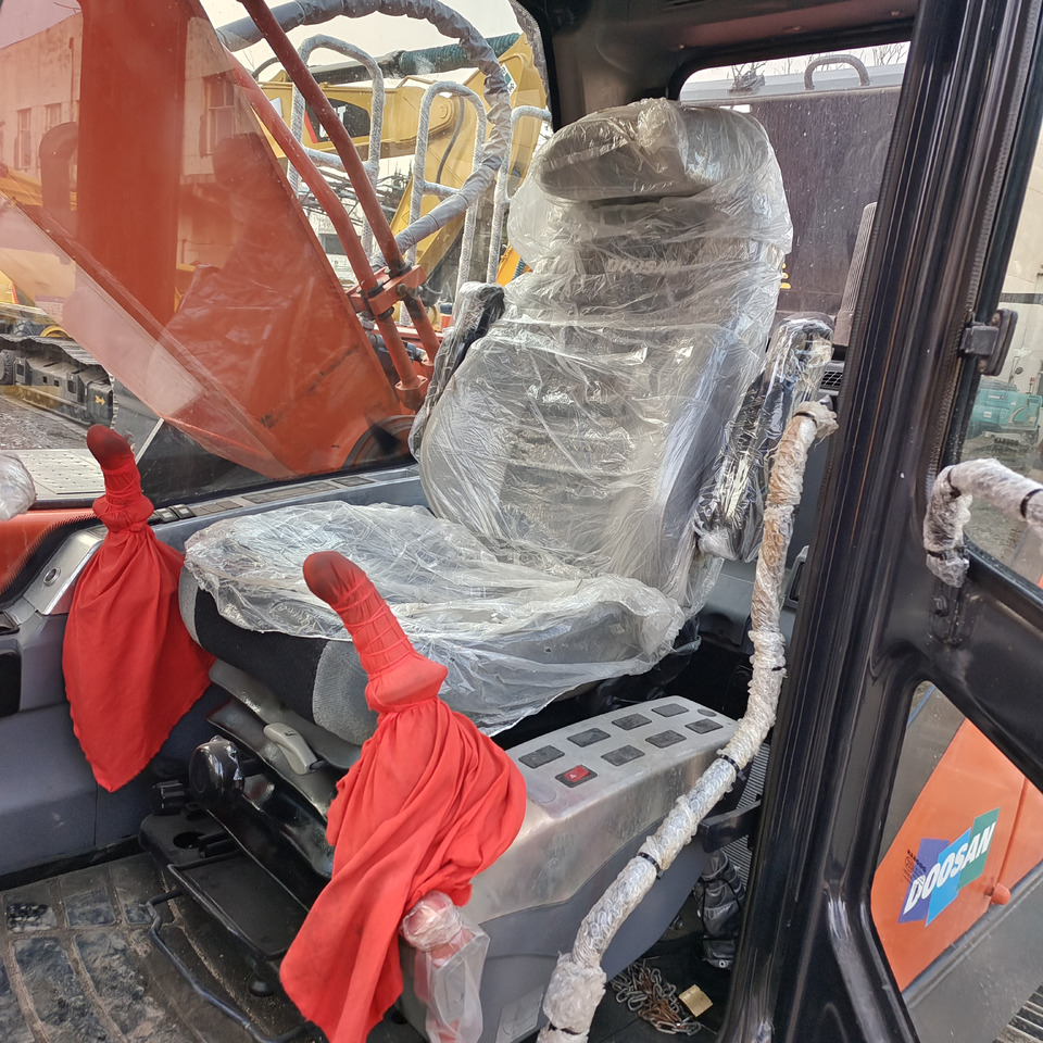 DOOSAN DX300 DX300LC-9C DX300LCA DX340 DX225 - Excavator pe şenile: Foto 4 DOOSAN DX300 DX300LC-9C DX300LCA DX340 DX225 - Excavator pe şenile: Foto 4