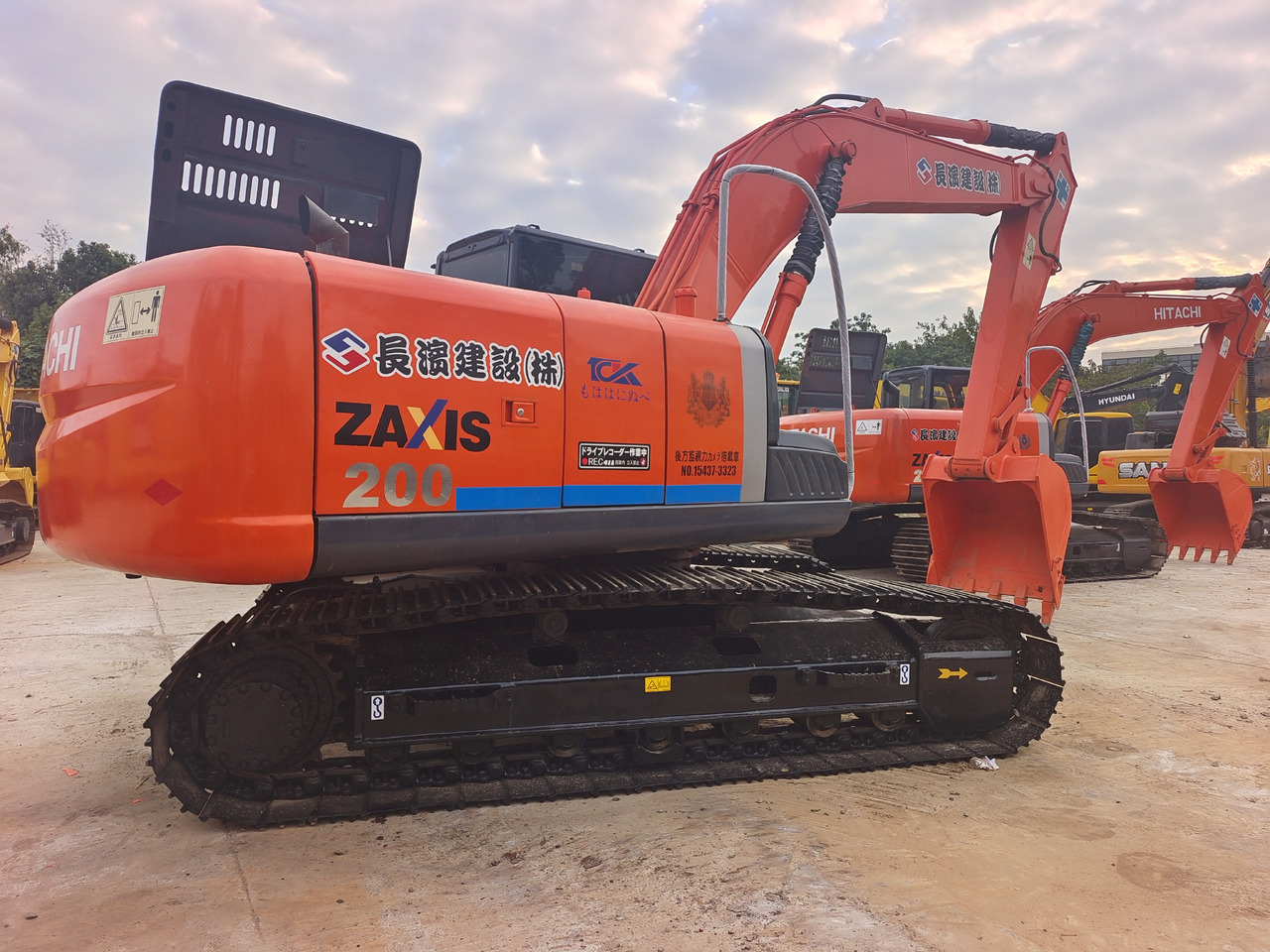HITACHI ZX 200 - 3 - Excavator pe şenile: Foto 1 HITACHI ZX 200 - 3 - Excavator pe şenile: Foto 1
