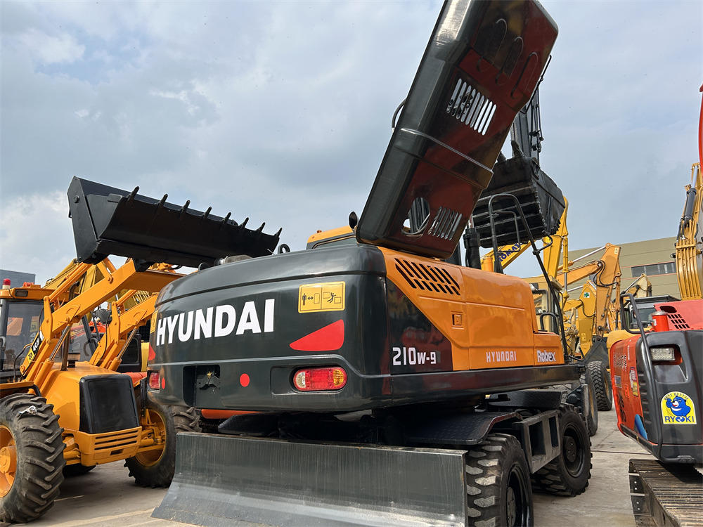 HYUNDAI 210W-9S 210 W - 9T - Excavator pe roţi: Foto 1 HYUNDAI 210W-9S 210 W - 9T - Excavator pe roţi: Foto 1