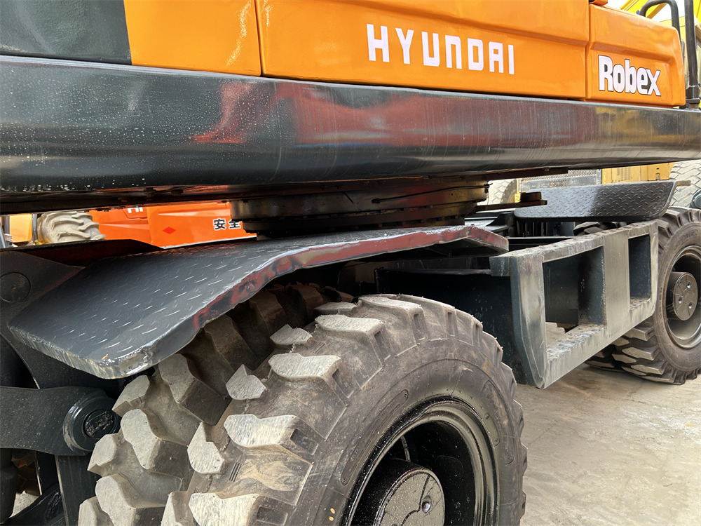 HYUNDAI 210W-9S 210 W - 9T - Excavator pe roţi: Foto 4 HYUNDAI 210W-9S 210 W - 9T - Excavator pe roţi: Foto 4