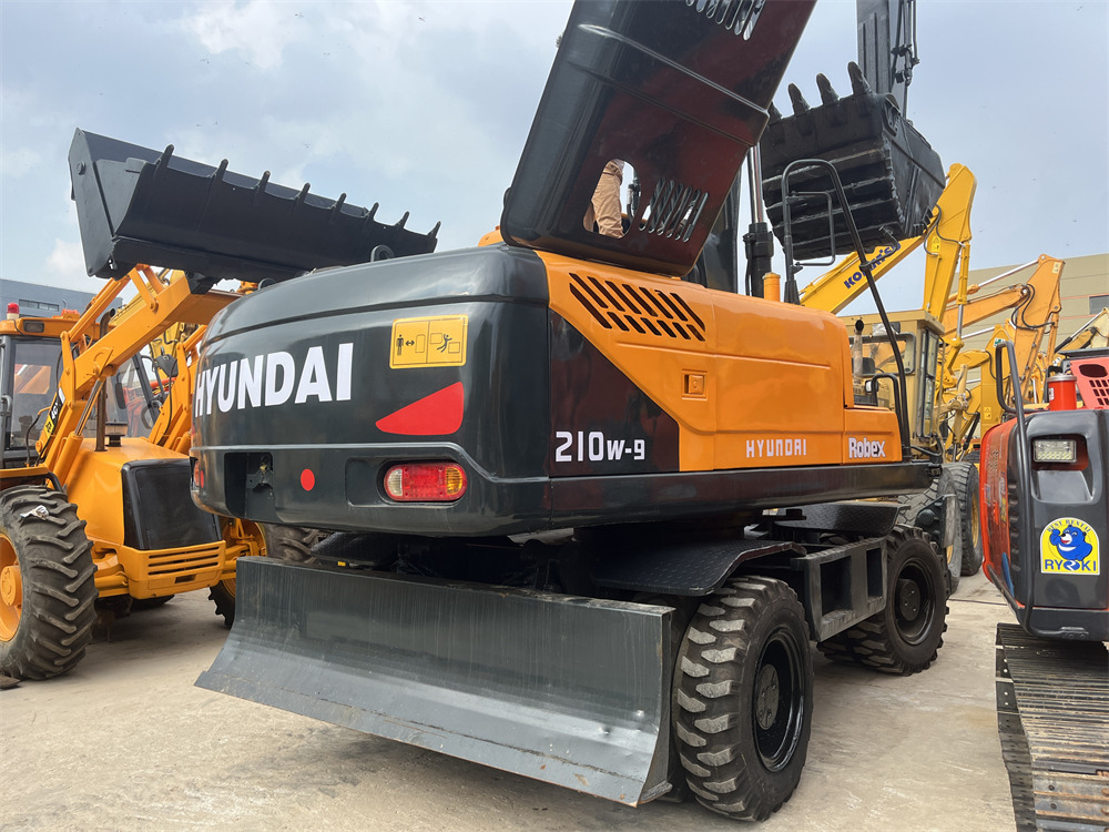 HYUNDAI 210W-9S 210 W - 9T - Excavator pe roţi: Foto 2 HYUNDAI 210W-9S 210 W - 9T - Excavator pe roţi: Foto 2