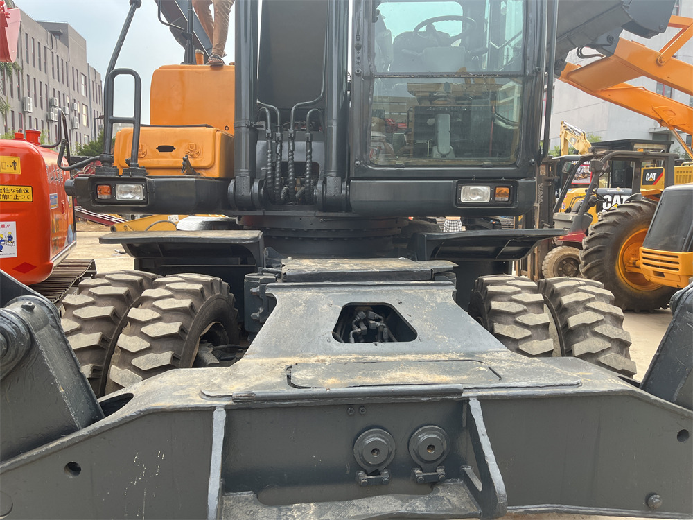 HYUNDAI 210W-9S 210W-9T 210W-9 - Excavator pe roţi: Foto 3 HYUNDAI 210W-9S 210W-9T 210W-9 - Excavator pe roţi: Foto 3