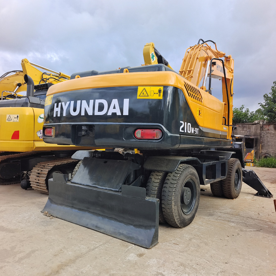 HYUNDAI ROBEX 210W - 9T 210W-9 - Excavator pe roţi: Foto 2 HYUNDAI ROBEX 210W - 9T 210W-9 - Excavator pe roţi: Foto 2