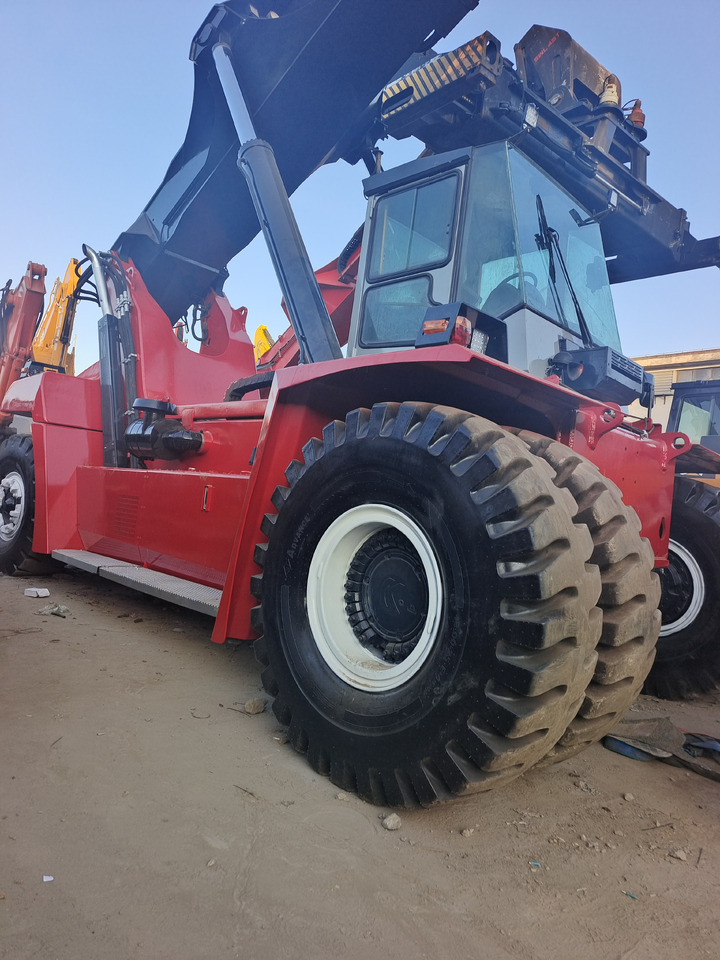KALMAR DRF 450 45 TON REACH STACKER - Reach stacker: Foto 2 KALMAR DRF 450 45 TON REACH STACKER - Reach stacker: Foto 2