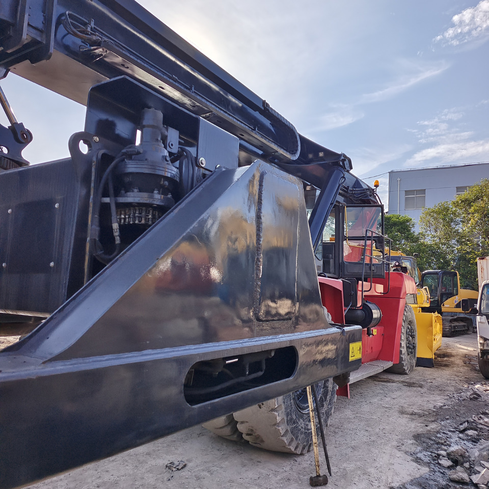 KALMAR DRT450 45 TON REACH STACKER DRF450 DRU DRD 450 - Reach stacker: Foto 5 KALMAR DRT450 45 TON REACH STACKER DRF450 DRU DRD 450 - Reach stacker: Foto 5