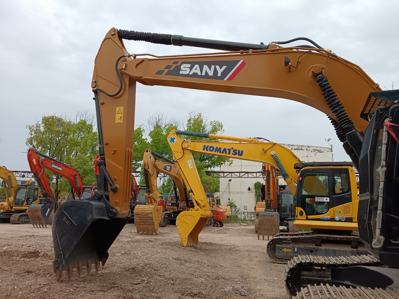 SANY 235H 235C 215C 305H 365H - Excavator pe şenile: Foto 2 SANY 235H 235C 215C 305H 365H - Excavator pe şenile: Foto 2