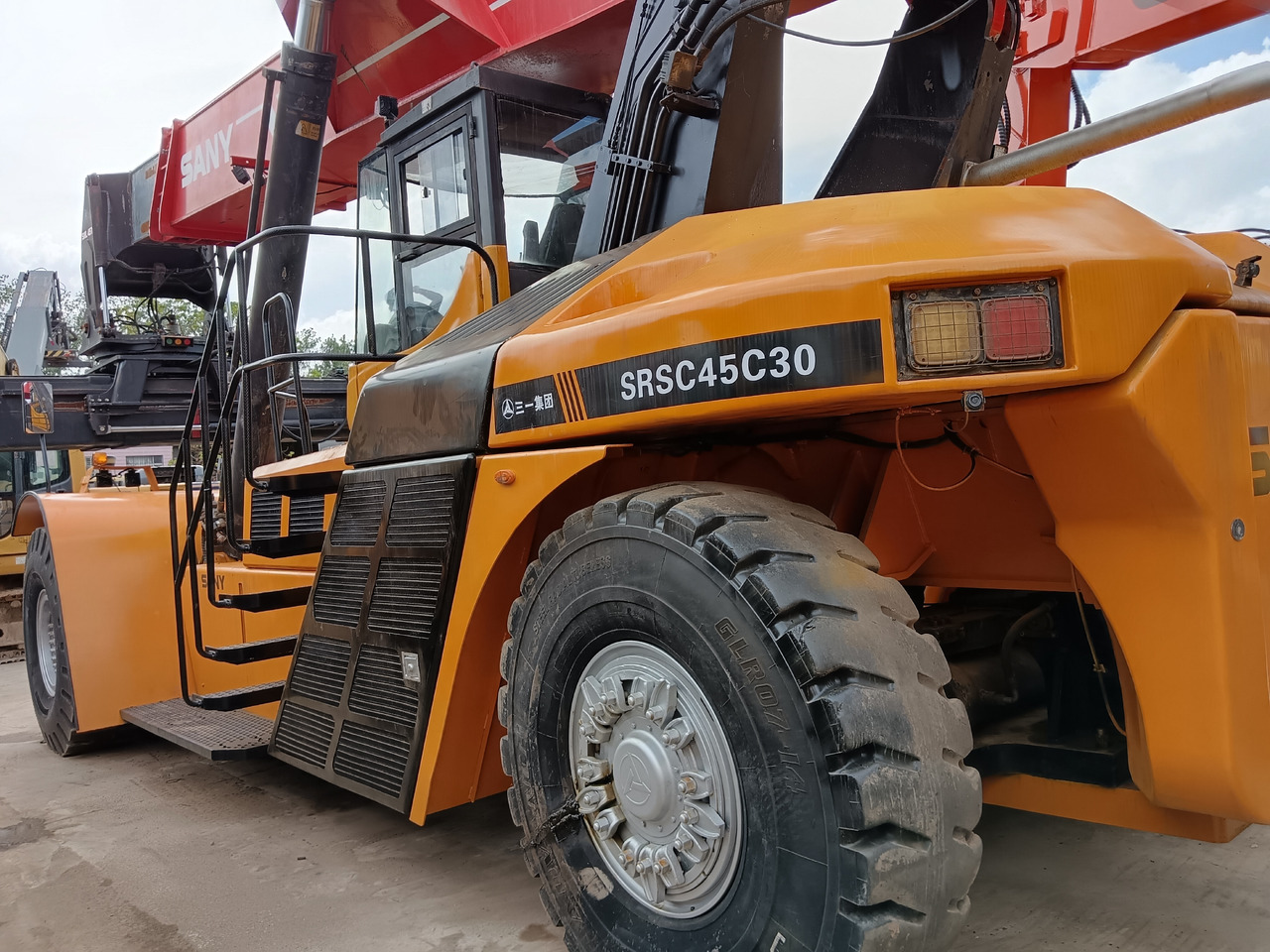 SANY SRSC45C30 REACH STACKER - Reach stacker: Foto 1 SANY SRSC45C30 REACH STACKER - Reach stacker: Foto 1