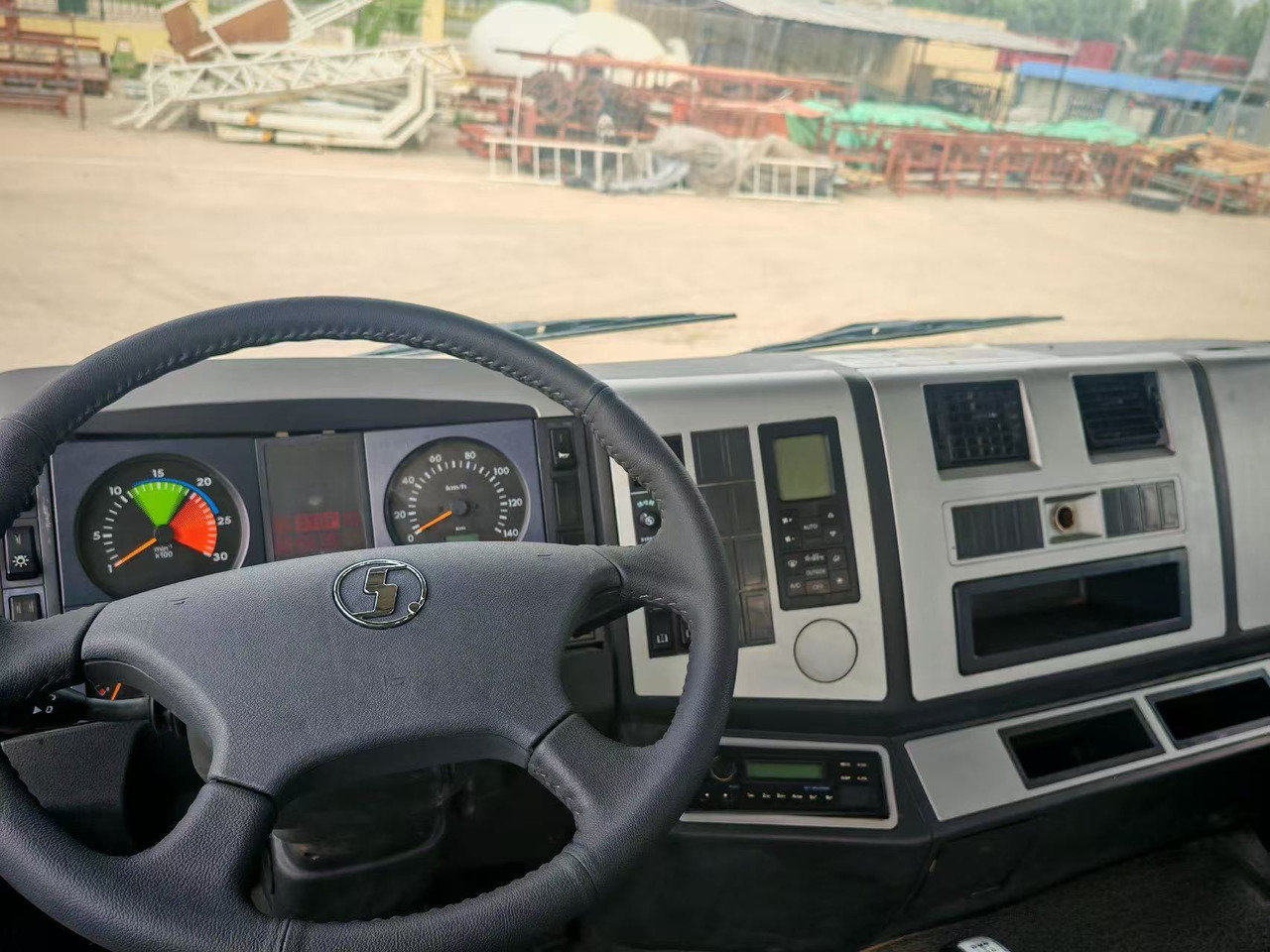 SHACMAN F3000 8*4 DUMP TRUCK - Camion basculantă: Foto 5 SHACMAN F3000 8*4 DUMP TRUCK - Camion basculantă: Foto 5