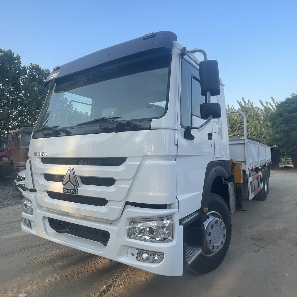 SINOTRUK 8-ton truck-mounted crane HOWO CNHTC - Camion cu macara: Foto 5 SINOTRUK 8-ton truck-mounted crane HOWO CNHTC - Camion cu macara: Foto 5