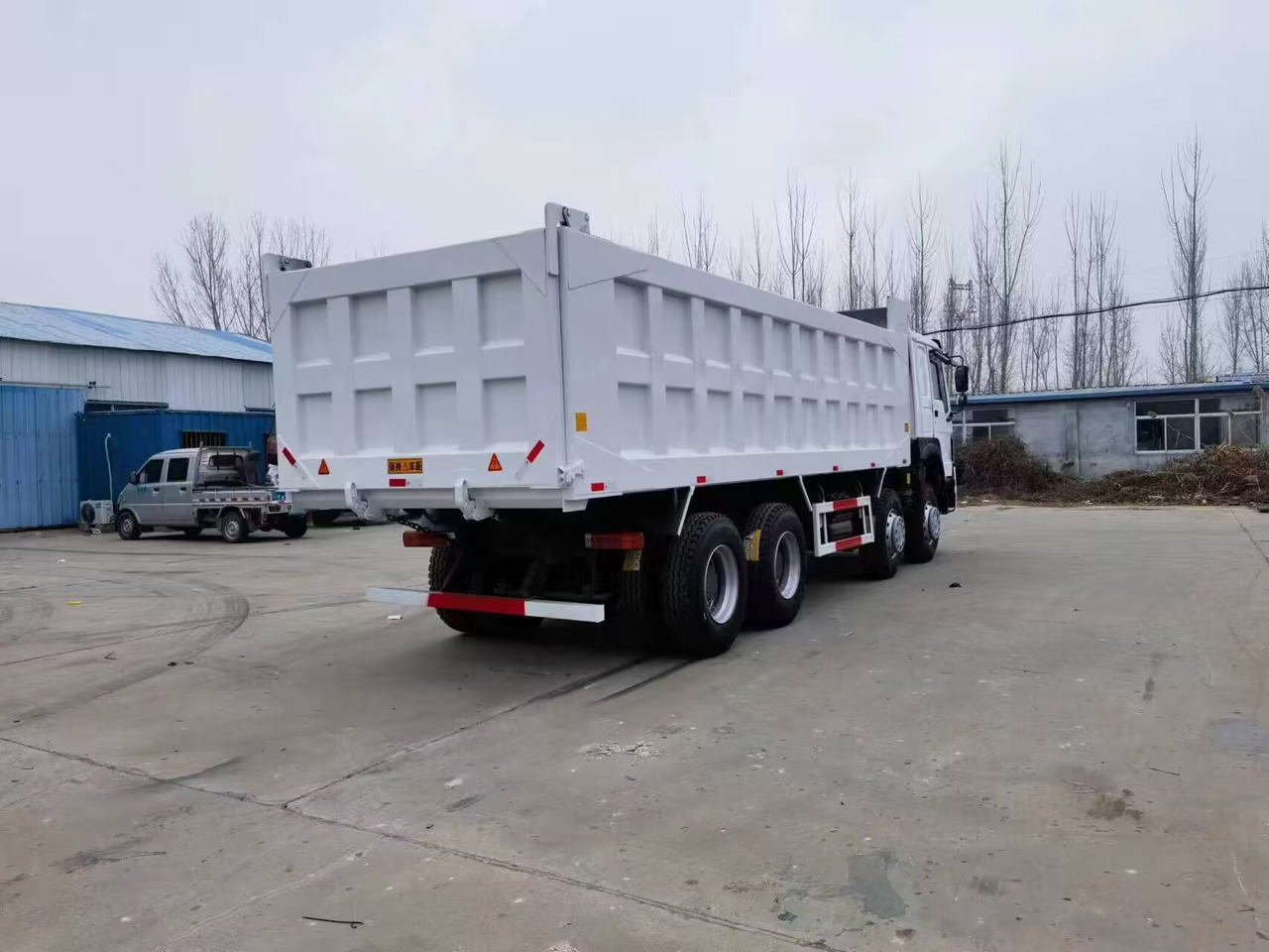SINOTRUK HOWO 371 375 380 400 420 460 HP 8*4 DUMP TRUCK - Camion basculantă: Foto 5 SINOTRUK HOWO 371 375 380 400 420 460 HP 8*4 DUMP TRUCK - Camion basculantă: Foto 5