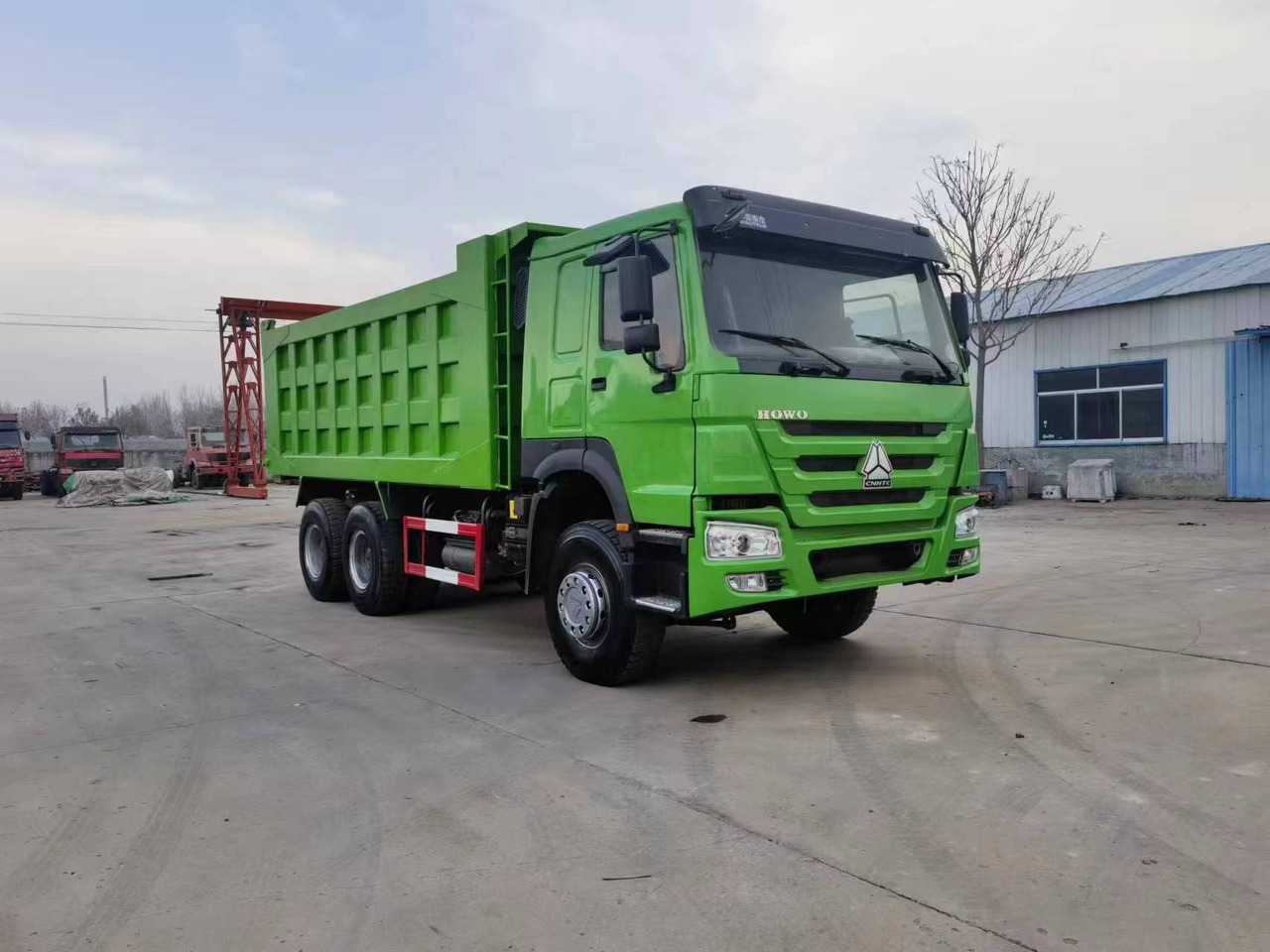 SINOTRUK HOWO 6*4 8*4 DUMP TRUCK - Camion basculantă: Foto 4 SINOTRUK HOWO 6*4 8*4 DUMP TRUCK - Camion basculantă: Foto 4