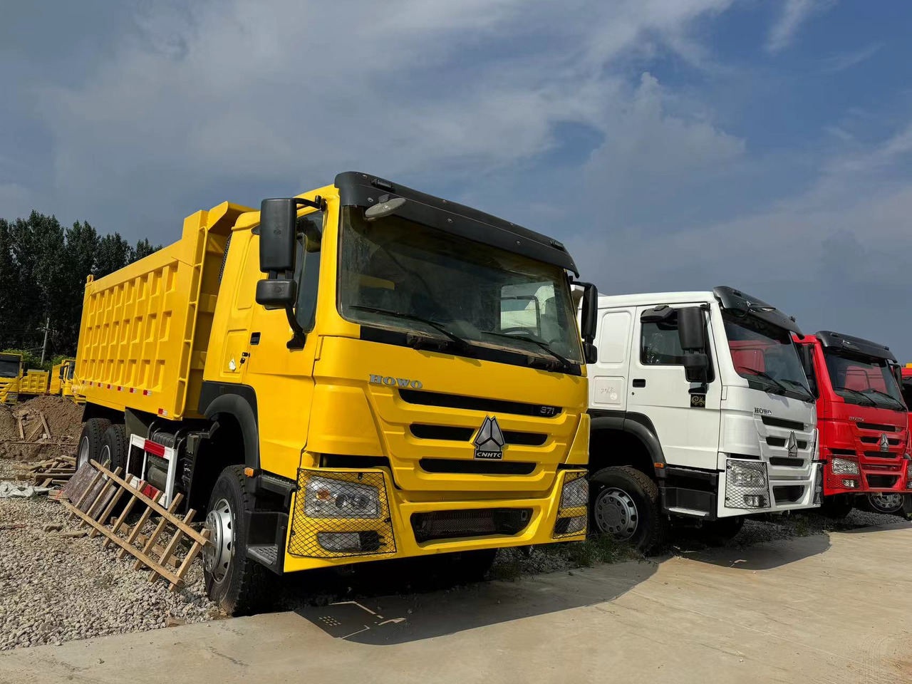 SINOTRUK HOWO 6*4 8*4 DUMP TRUCK - Camion basculantă: Foto 2 SINOTRUK HOWO 6*4 8*4 DUMP TRUCK - Camion basculantă: Foto 2
