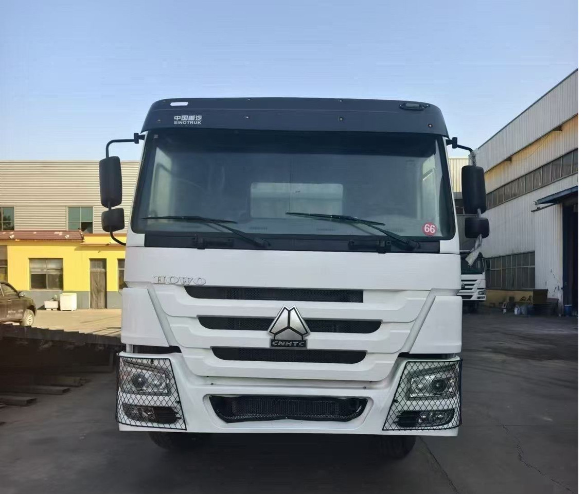 SINOTRUK HOWO 8*4 WITH FENCE DUMP TRUCK LIVESTOCK TRUCK - Camion basculantă: Foto 5 SINOTRUK HOWO 8*4 WITH FENCE DUMP TRUCK LIVESTOCK TRUCK - Camion basculantă: Foto 5