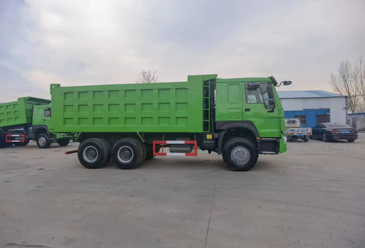 SINOTRUK HOWO DUMP TRUCK - Camion basculantă: Foto 4 SINOTRUK HOWO DUMP TRUCK - Camion basculantă: Foto 4