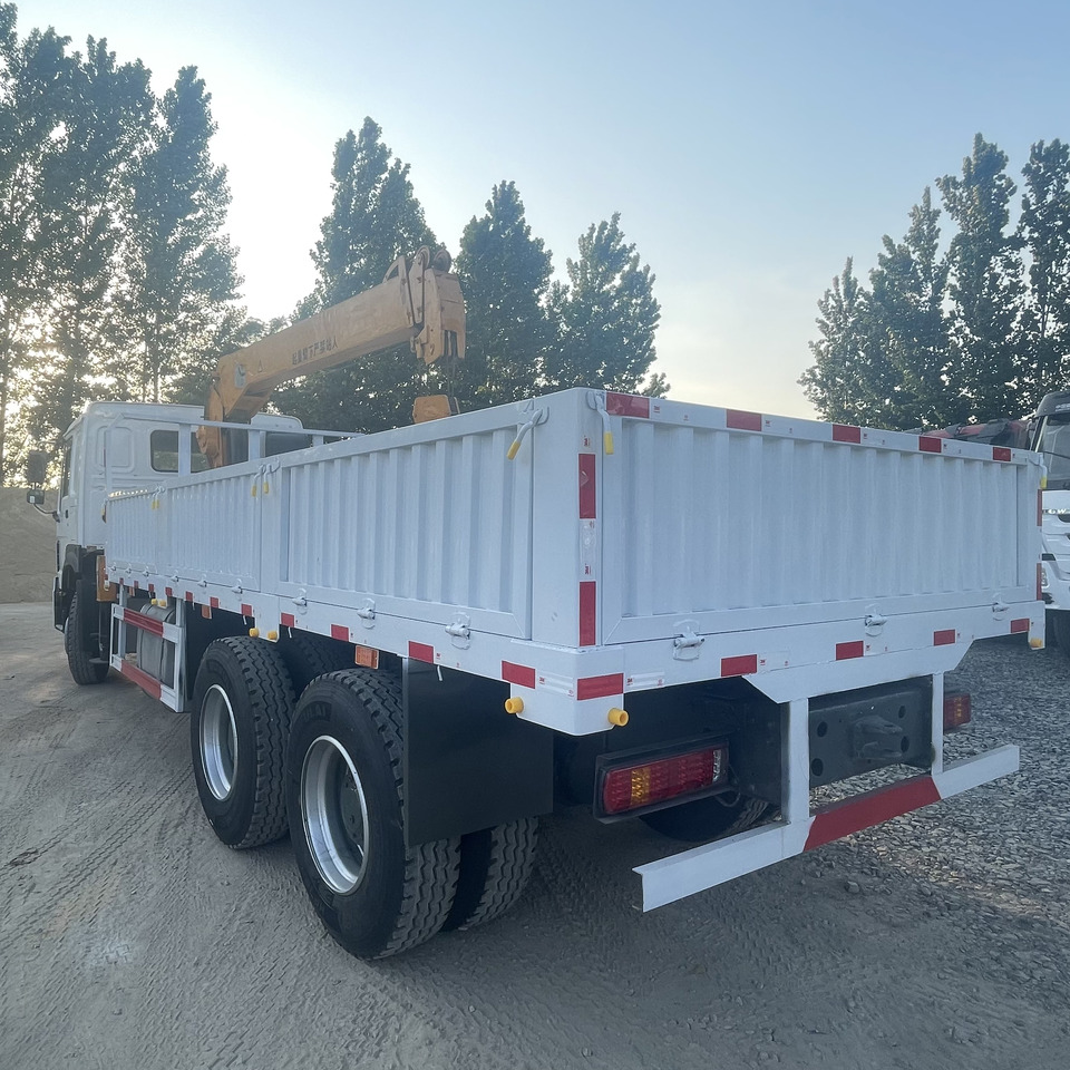 SINOTRUK HOWO TRUCK MOUNTED CRANE - Camion cu macara: Foto 3 SINOTRUK HOWO TRUCK MOUNTED CRANE - Camion cu macara: Foto 3