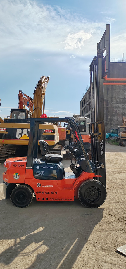 TOYOTA FD30 - Motostivuitor: Foto 5 TOYOTA FD30 - Motostivuitor: Foto 5