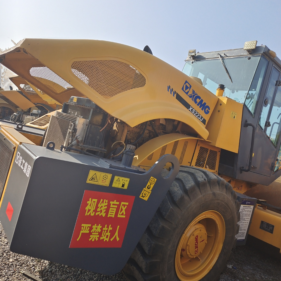XCMG XS 223J XC223J - Cilindru compactor pentru asfalt: Foto 2 XCMG XS 223J XC223J - Cilindru compactor pentru asfalt: Foto 2