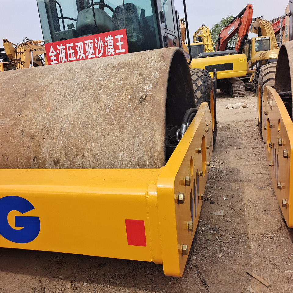 XCMG XS143J XS183J XS203J XS223J XS223J - Cilindru compactor pentru asfalt: Foto 3 XCMG XS143J XS183J XS203J XS223J XS223J - Cilindru compactor pentru asfalt: Foto 3