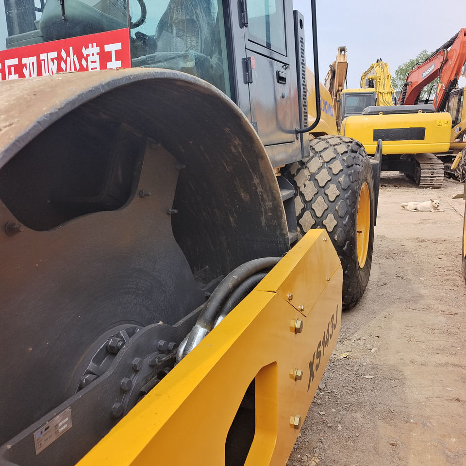 XCMG XS143J XS183J XS203J XS223J XS223J - Cilindru compactor pentru asfalt: Foto 4 XCMG XS143J XS183J XS203J XS223J XS223J - Cilindru compactor pentru asfalt: Foto 4