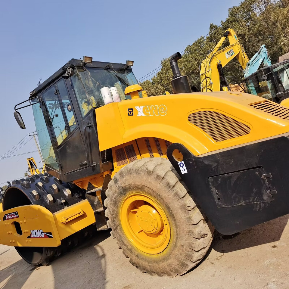 XCMG XS223J Goat Horn Vibratory Roller Compactor - Cilindru compactor pentru asfalt: Foto 2 XCMG XS223J Goat Horn Vibratory Roller Compactor - Cilindru compactor pentru asfalt: Foto 2