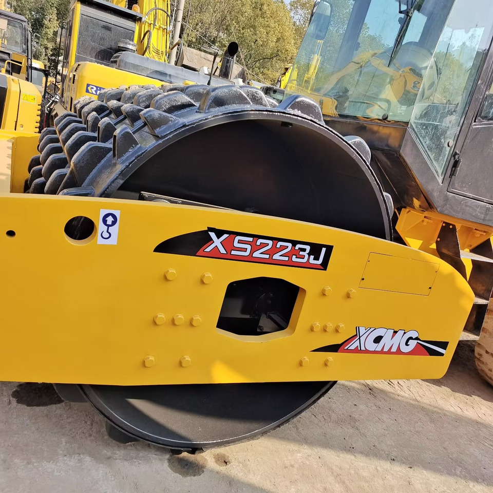 XCMG XS223J Goat Horn Vibratory Roller Compactor - Cilindru compactor pentru asfalt: Foto 4 XCMG XS223J Goat Horn Vibratory Roller Compactor - Cilindru compactor pentru asfalt: Foto 4