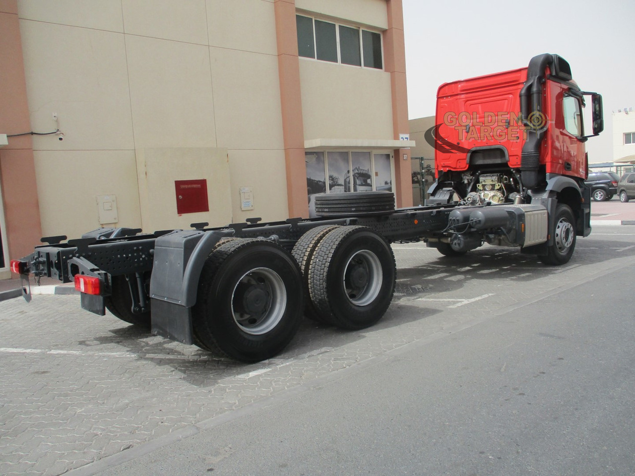 MERCEDES-BENZ Arocs 3348 6x4 Chassis - Camion şasiu: Foto 3 MERCEDES-BENZ Arocs 3348 6x4 Chassis - Camion şasiu: Foto 3