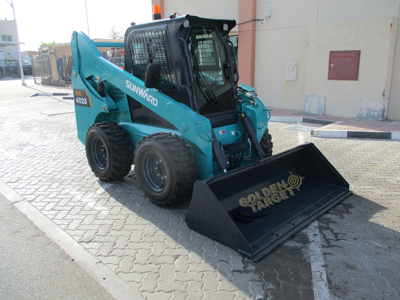 SUNWARD SWL4028 Skid Steer Loader - Mini încărcător: Foto 1 SUNWARD SWL4028 Skid Steer Loader - Mini încărcător: Foto 1