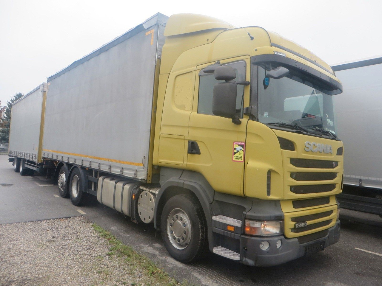 Scania R420 6x2 tandem 115m3 - Camion cu prelată: Foto 2 Scania R420 6x2 tandem 115m3 - Camion cu prelată: Foto 2