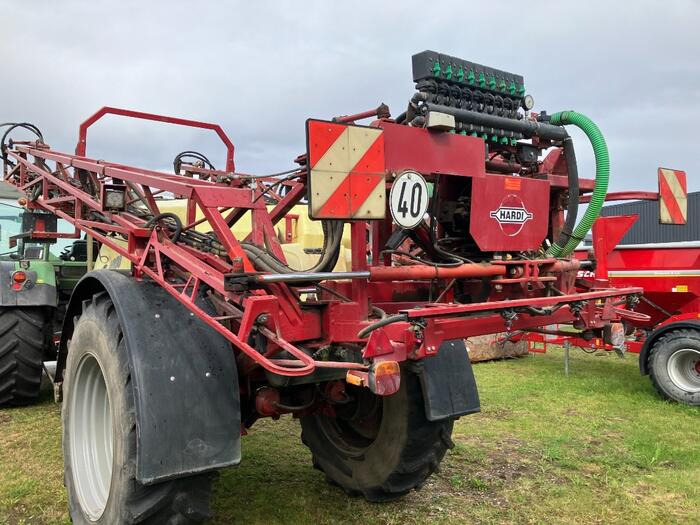 Hardi NAVIGATOR 4000 - Maşină de erbicidat purtata: Foto 4 Hardi NAVIGATOR 4000 - Maşină de erbicidat purtata: Foto 4