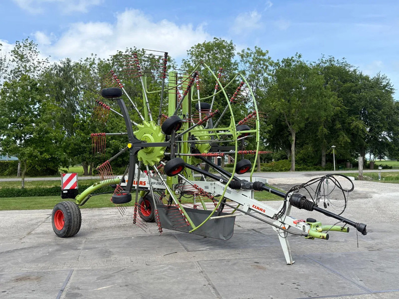Claas Liner 2900 Zwadhark 2 rotorhark zwiller - Maşină de întors fânul: Foto 2 Claas Liner 2900 Zwadhark 2 rotorhark zwiller - Maşină de întors fânul: Foto 2