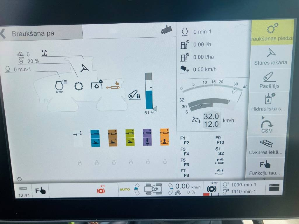 Tractor agricol Claas XERION 5000 TRAC TS: Foto 11