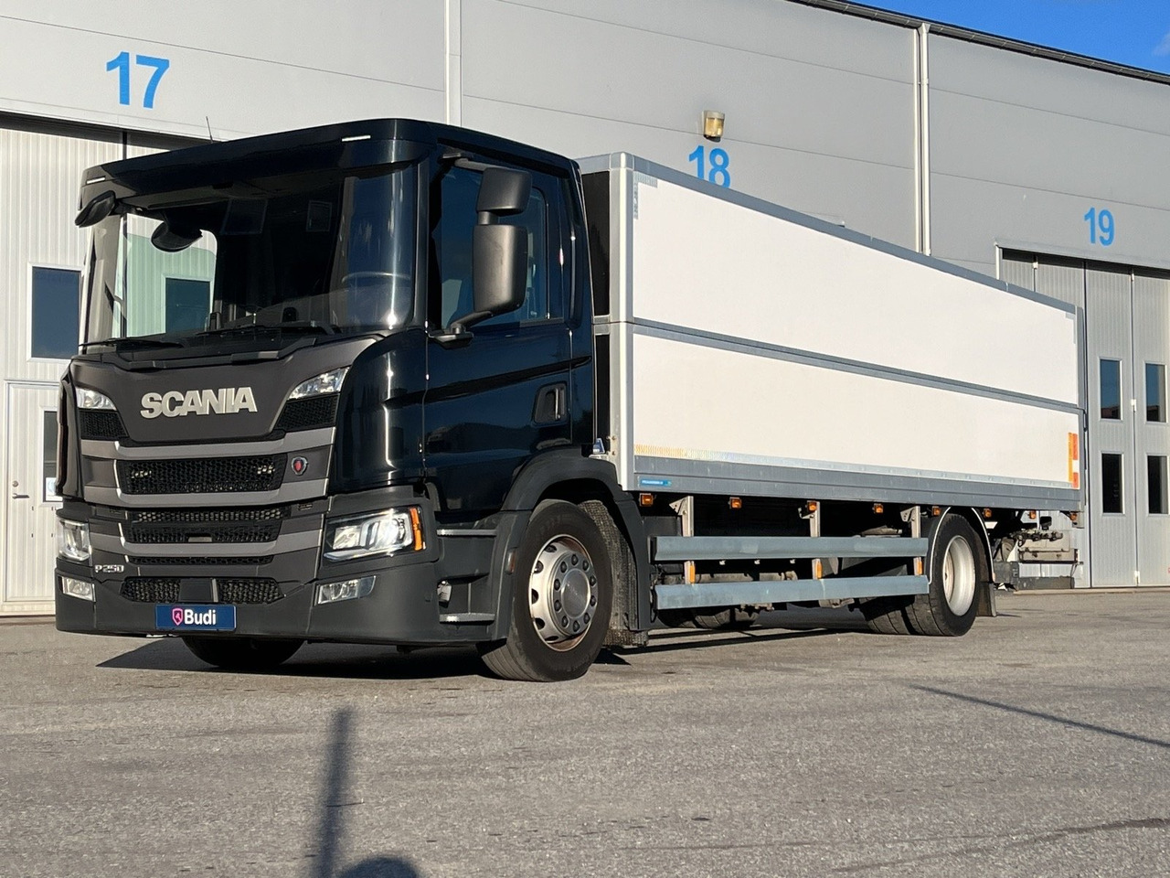 Lastbil Scania P250 B 4X2 LB -2020 | Höj/Sänk - Camion furgon: Foto 1 Lastbil Scania P250 B 4X2 LB -2020 | Höj/Sänk - Camion furgon: Foto 1