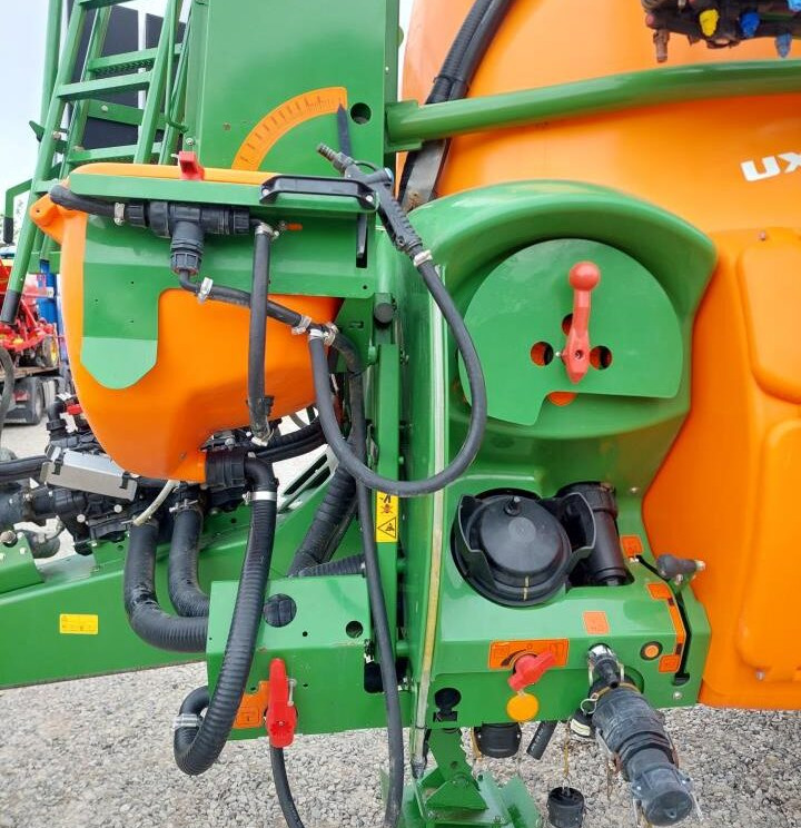 Amazone UX 5200 - 28m med Ama-Select - Maşină de erbicidat tractata: Foto 4 Amazone UX 5200 - 28m med Ama-Select - Maşină de erbicidat tractata: Foto 4