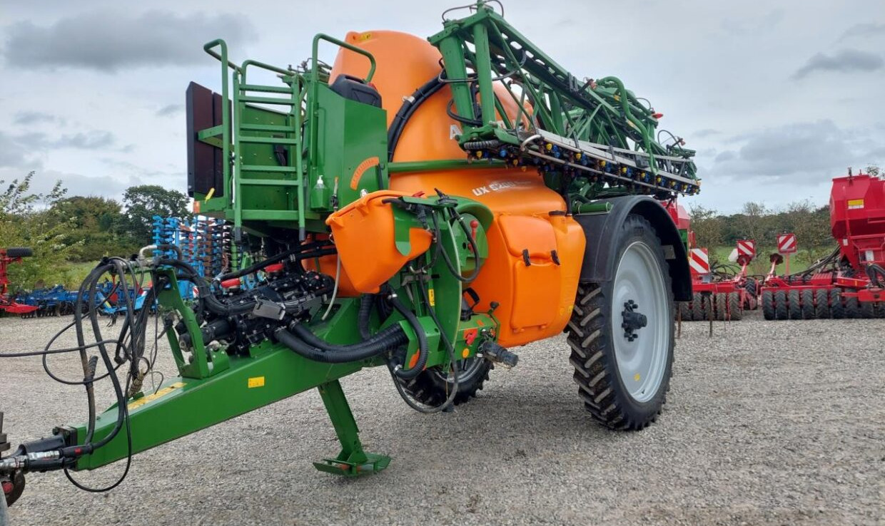 Amazone UX 5200 - 28m med Ama-Select - Maşină de erbicidat tractata: Foto 3 Amazone UX 5200 - 28m med Ama-Select - Maşină de erbicidat tractata: Foto 3
