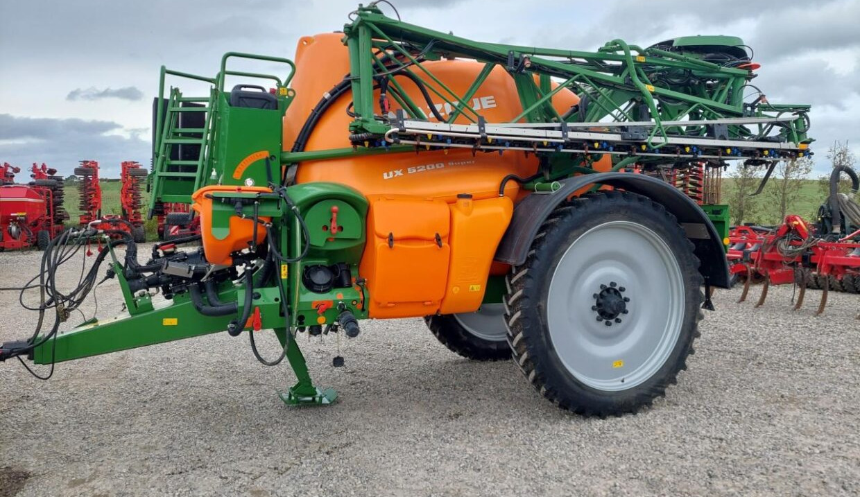 Amazone UX 5200 - 28m med Ama-Select - Maşină de erbicidat tractata: Foto 2 Amazone UX 5200 - 28m med Ama-Select - Maşină de erbicidat tractata: Foto 2
