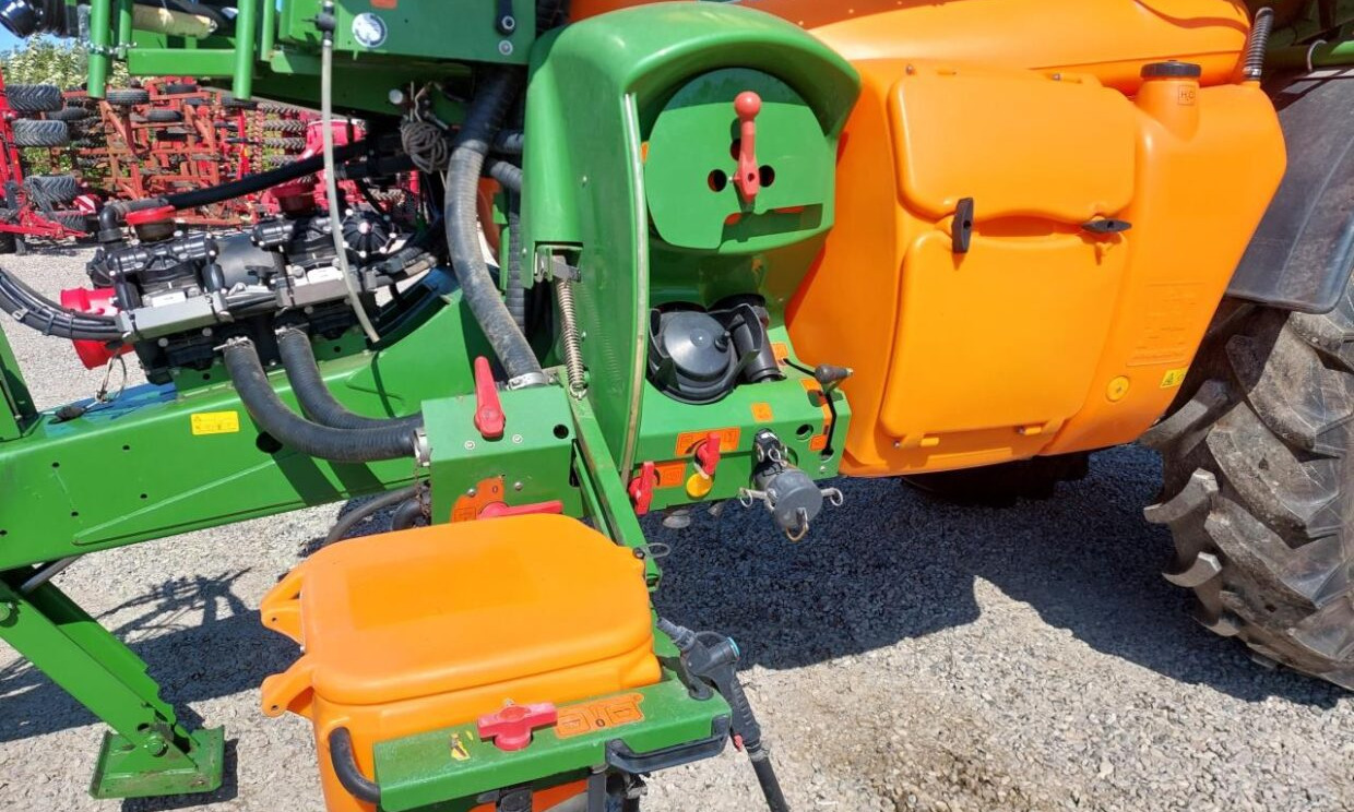 Amazone UX 6200 SUPER - 36-30-24m - Maşină de erbicidat tractata: Foto 5 Amazone UX 6200 SUPER - 36-30-24m - Maşină de erbicidat tractata: Foto 5