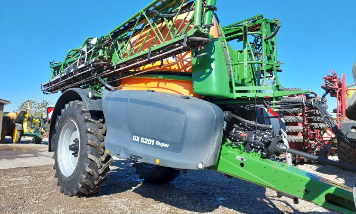 Amazone UX 6201 Super - 24-30-36m - Maşină de erbicidat tractata: Foto 3 Amazone UX 6201 Super - 24-30-36m - Maşină de erbicidat tractata: Foto 3