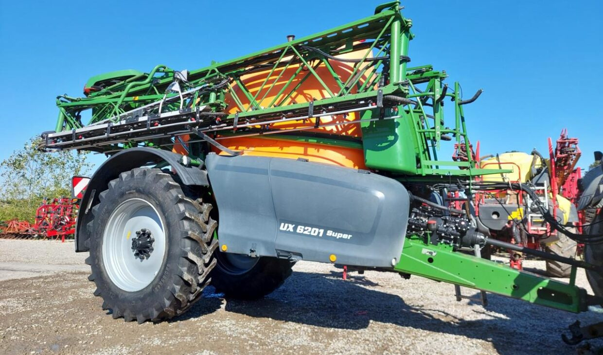 Amazone UX 6201 Super - 24-30-36m - Maşină de erbicidat tractata: Foto 1 Amazone UX 6201 Super - 24-30-36m - Maşină de erbicidat tractata: Foto 1