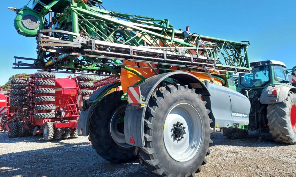 Amazone UX 6201 Super - 24-30-36m - Maşină de erbicidat tractata: Foto 4 Amazone UX 6201 Super - 24-30-36m - Maşină de erbicidat tractata: Foto 4