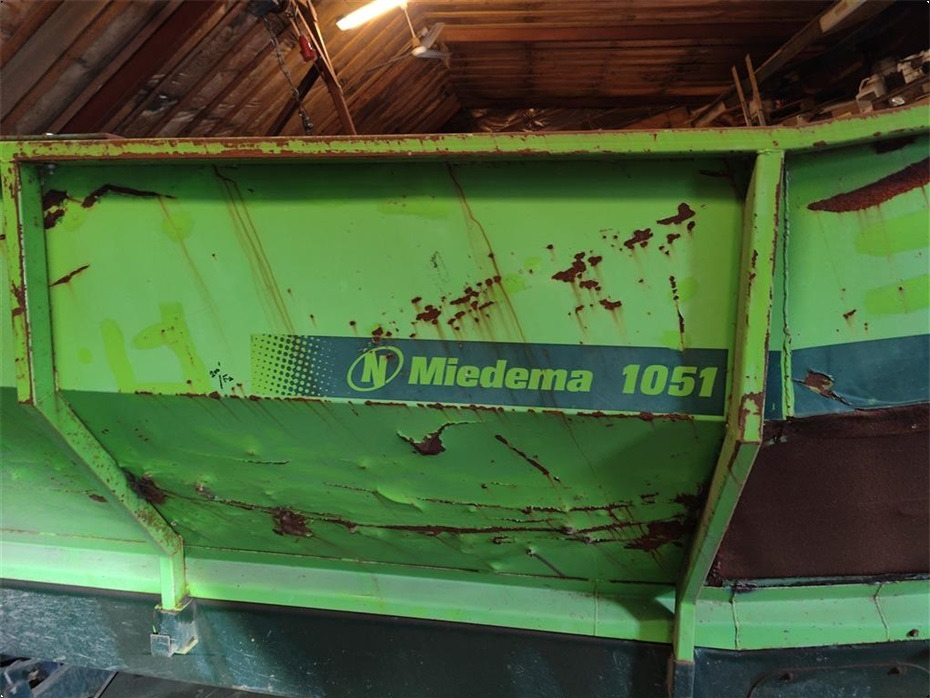Miedema
SB 1051 - Utilaj pentru cartofi: Foto 4 Miedema
SB 1051 - Utilaj pentru cartofi: Foto 4