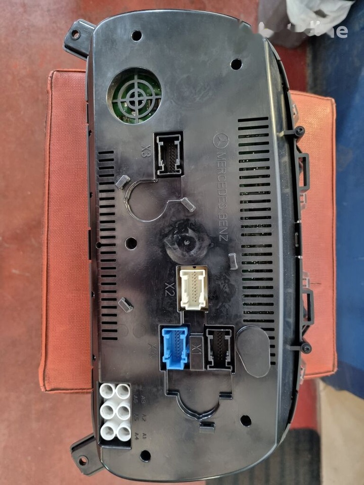 Daimler-Benz AXOR EURO 5 A0054468321 Mercedes-Benz AXOR EURO 5 - Tablou de bord pentru Camion: Foto 3 Daimler-Benz AXOR EURO 5 A0054468321 Mercedes-Benz AXOR EURO 5 - Tablou de bord pentru Camion: Foto 3