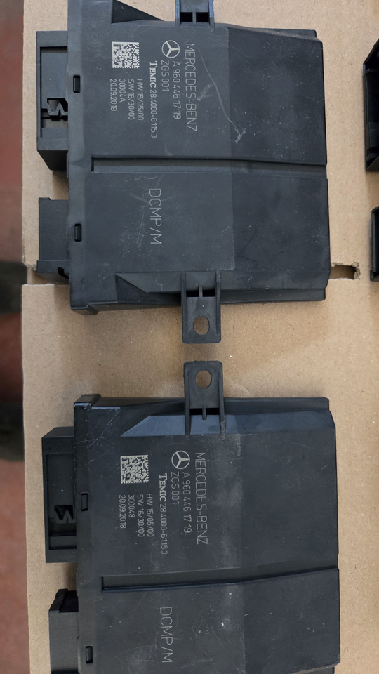 MERCEDES-BENZ CONTROL UNIT TM-BF - Tablou de bord pentru Camion: Foto 2 MERCEDES-BENZ CONTROL UNIT TM-BF - Tablou de bord pentru Camion: Foto 2