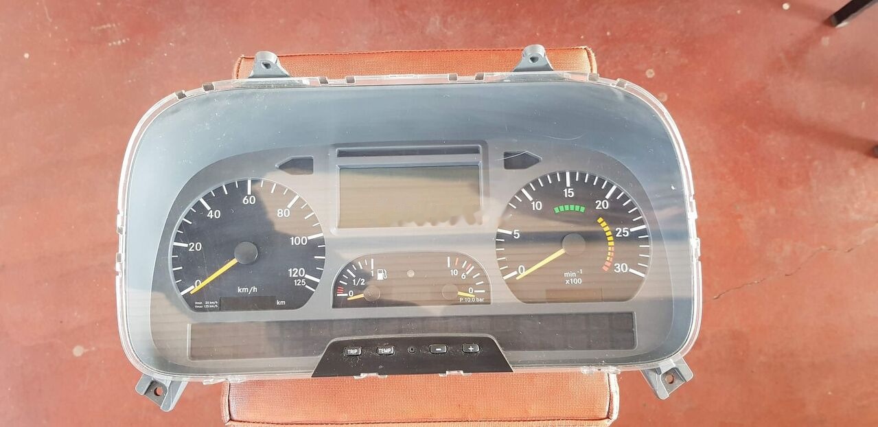 Mercedes-Benz ATEGO - Tablou de bord pentru Camion: Foto 5 Mercedes-Benz ATEGO - Tablou de bord pentru Camion: Foto 5
