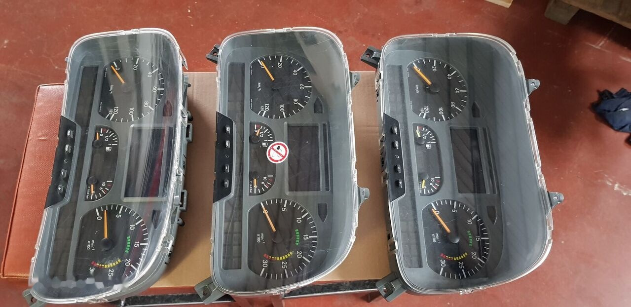 Mercedes-Benz ATEGO - Tablou de bord pentru Camion: Foto 4 Mercedes-Benz ATEGO - Tablou de bord pentru Camion: Foto 4