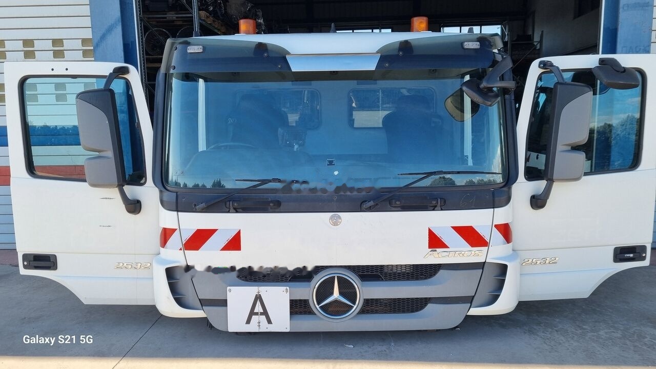 Mercedes-Benz CAB ACTROS SHORT EURO 5 A 9416002005 Mercedes-Benz MP3 ACTROS - Cabină pentru Camion: Foto 5 Mercedes-Benz CAB ACTROS SHORT EURO 5 A 9416002005 Mercedes-Benz MP3 ACTROS - Cabină pentru Camion: Foto 5