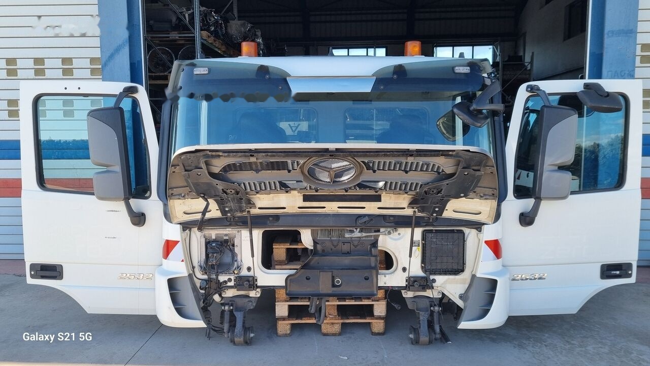 Mercedes-Benz CAB ACTROS SHORT EURO 5 A 9416002005 Mercedes-Benz MP3 ACTROS - Cabină pentru Camion: Foto 1 Mercedes-Benz CAB ACTROS SHORT EURO 5 A 9416002005 Mercedes-Benz MP3 ACTROS - Cabină pentru Camion: Foto 1