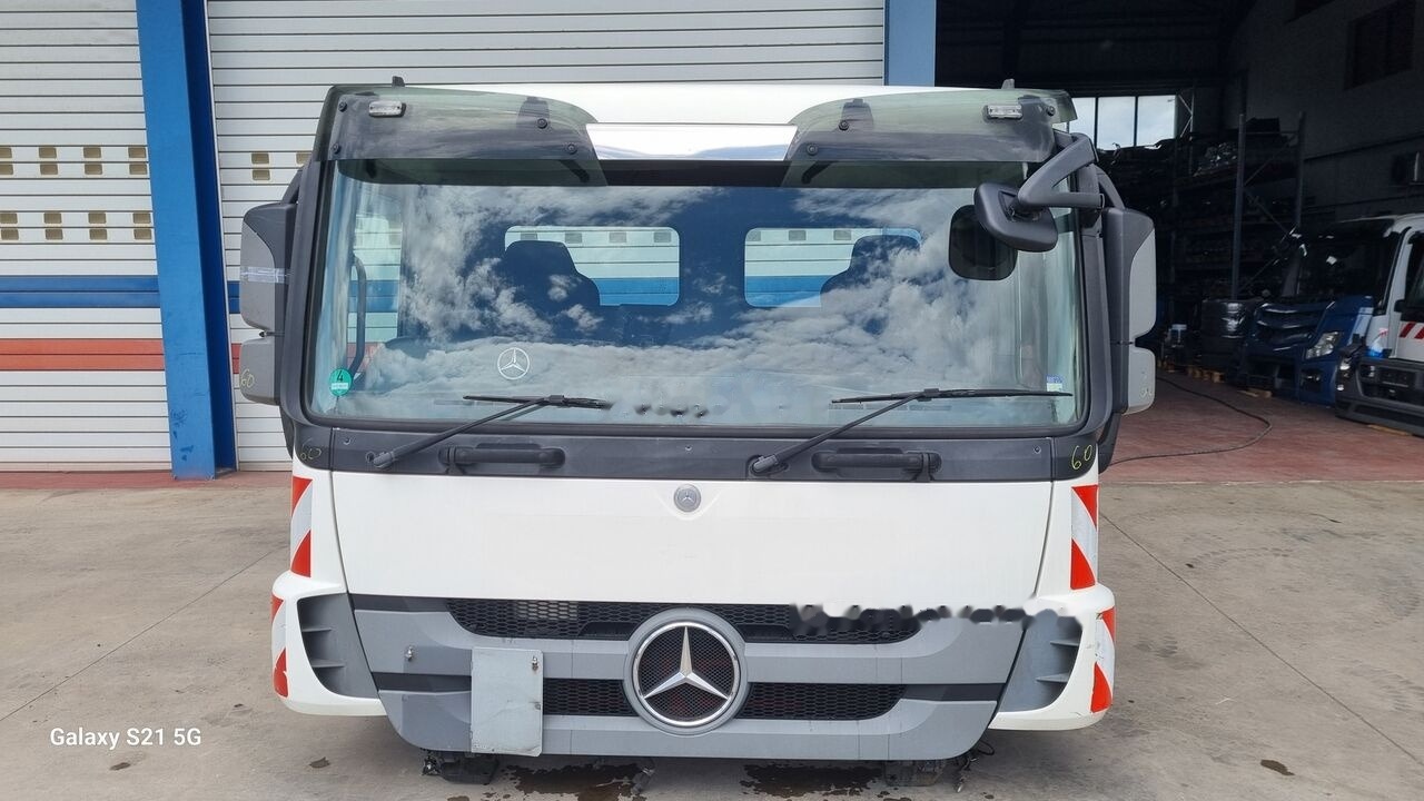 Mercedes-Benz CAB MERCEDES ACTROS MP 3 MEDIUM Mercedes-Benz ACTROS MP3 - Cabină pentru Camion: Foto 4 Mercedes-Benz CAB MERCEDES ACTROS MP 3 MEDIUM Mercedes-Benz ACTROS MP3 - Cabină pentru Camion: Foto 4