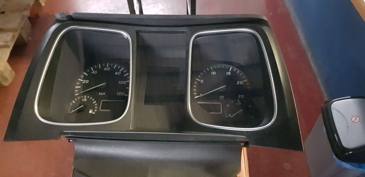 Mercedes-Benz INSTRUMENT PANEL ACTROS EURO 6 Mercedes-Benz ACTROS MP4 - Tablou de bord pentru Camion: Foto 2 Mercedes-Benz INSTRUMENT PANEL ACTROS EURO 6 Mercedes-Benz ACTROS MP4 - Tablou de bord pentru Camion: Foto 2