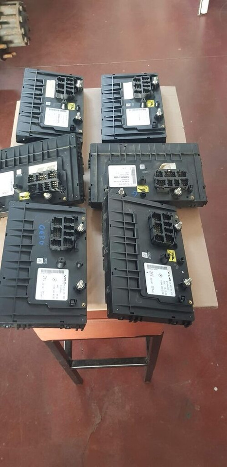 Mercedes-Benz instrumend panel Mercedes-Benz ACTROS MP2 - Tablou de bord pentru Camion: Foto 4 Mercedes-Benz instrumend panel Mercedes-Benz ACTROS MP2 - Tablou de bord pentru Camion: Foto 4